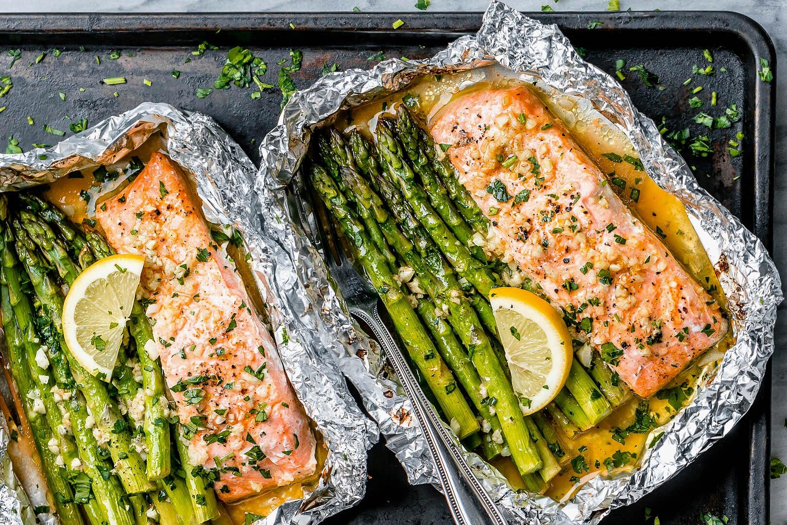 Baked Salmon in Foil with Asparagus and Lemon Garlic Butter Sauce