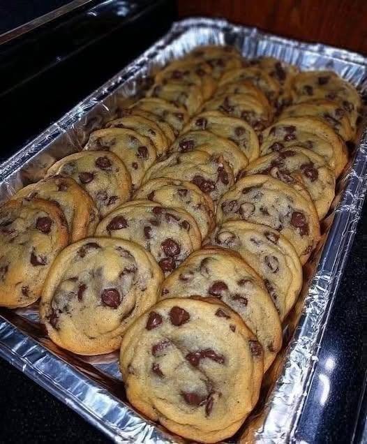 ext: Sugar-Free Almond Flour Chocolate Chip Cookies arranged on a serving tray.